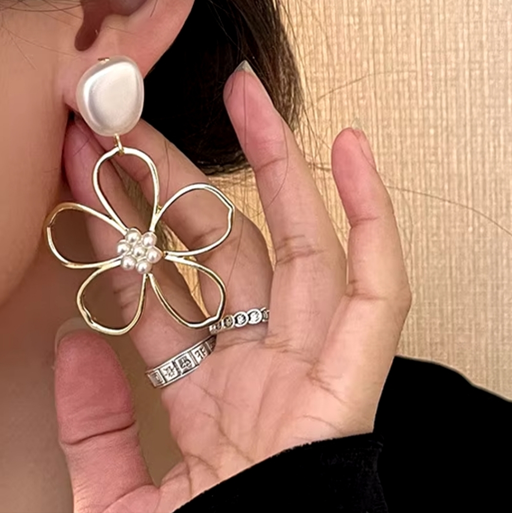 Earrings Simple Pearl Flower Gold, Pearl & Flower NWT Anthropologie